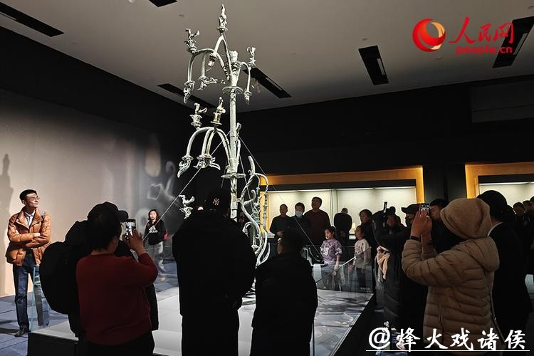 “双星”闪耀 三星堆—金沙遗址古蜀文明展在国博开幕